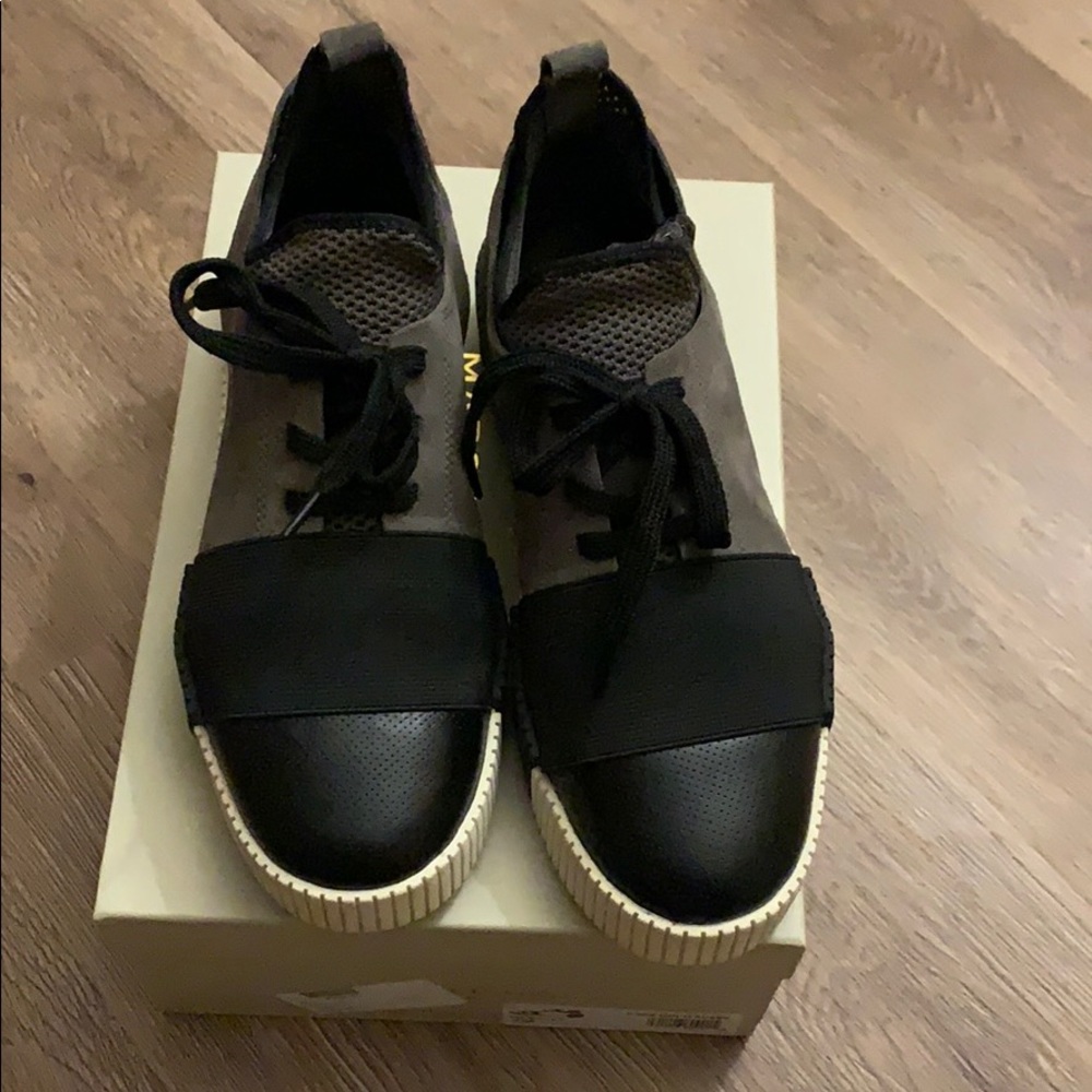 MARC FISHER Sneaker